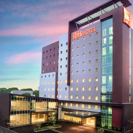 Ibis Makassar City Center Macáçar Exterior foto