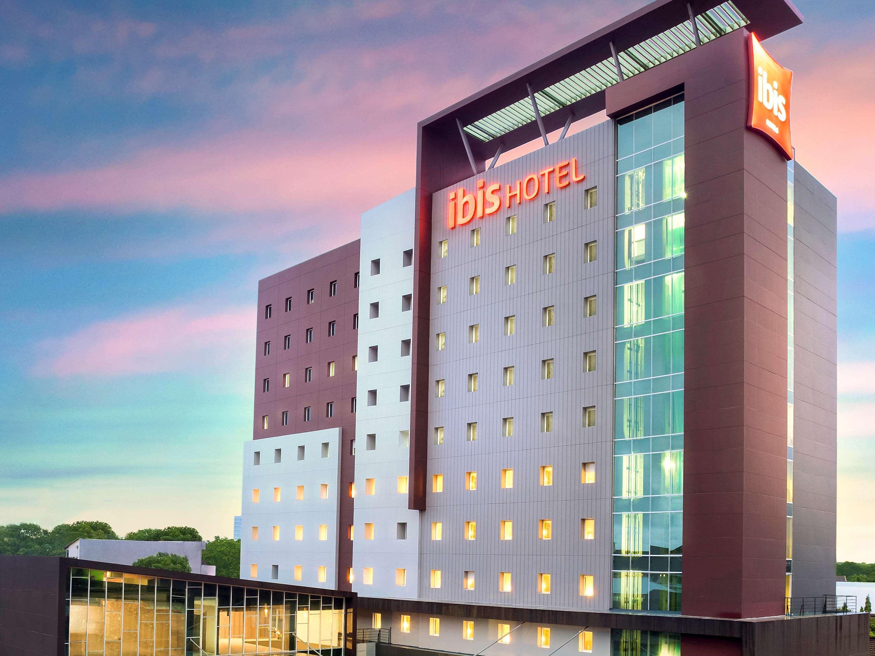 Ibis Makassar City Center Macáçar Exterior foto