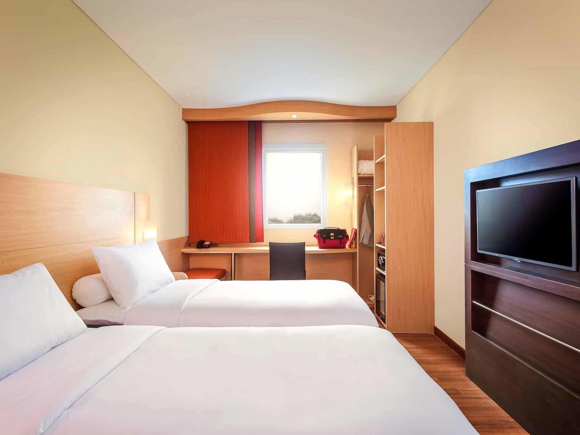Ibis Makassar City Center Macáçar Exterior foto
